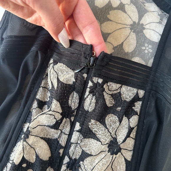 Victoria's Secret Black and Cream Floral Lingerie 36D - Picture 6 of 8